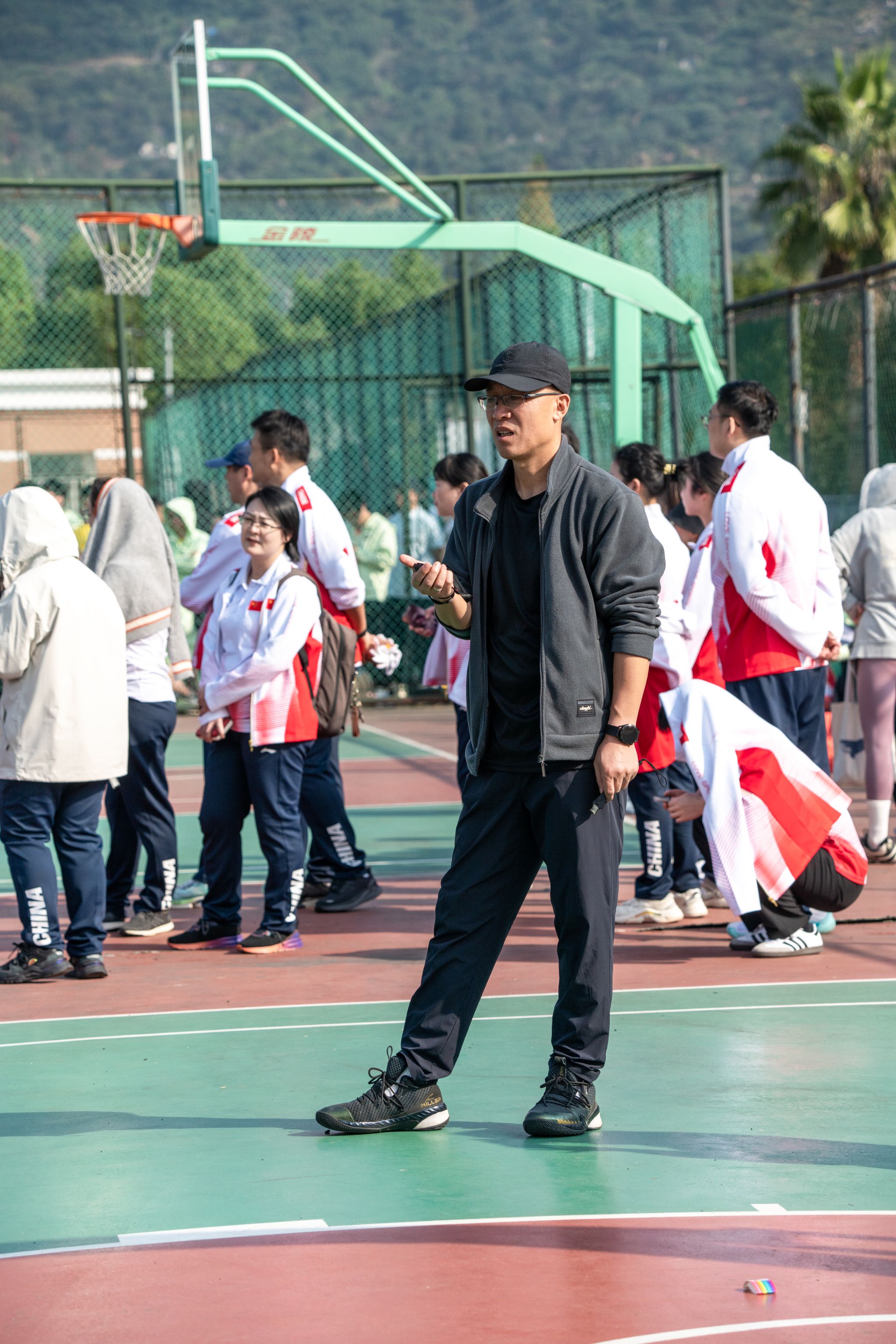 体育赛事热烈角逐，幕后工作默默付出的简单介绍