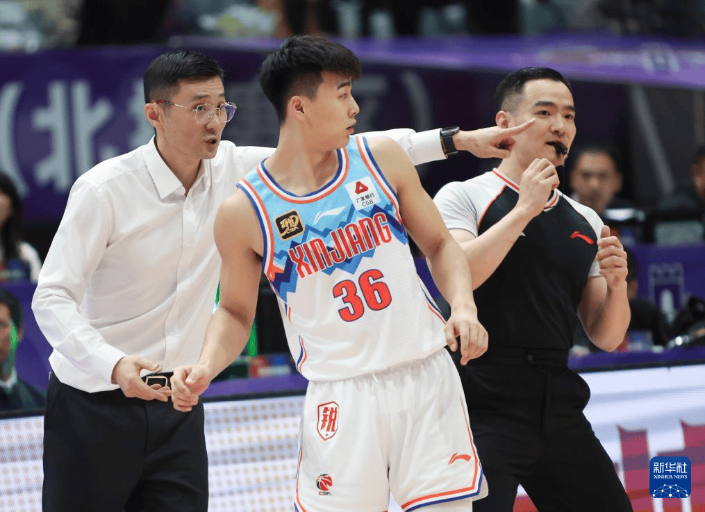 新疆男篮客场击败甘肃队,取得胜利 新疆男篮客场击败甘肃队,取得胜利