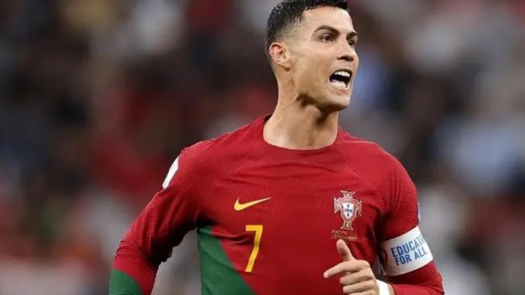 葡萄牙逆转克罗地亚，继续领跑