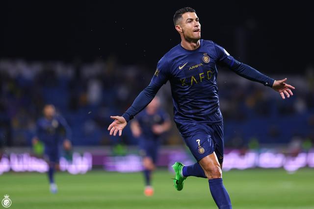 利雅得卫士险胜,冠军悬念的简单介绍 利雅得卫士险胜,冠军悬念的简单介绍