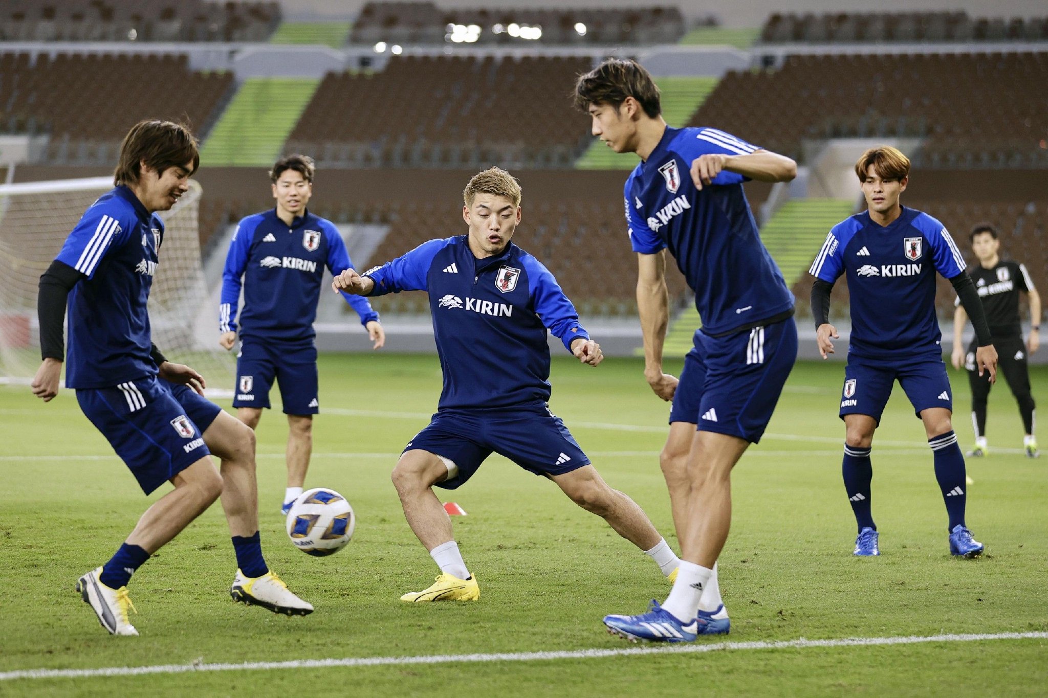 包含日本球队发挥出色,将争夺亚冠冠军的词条 包含日本球队发挥出色,将争夺亚冠冠军的词条