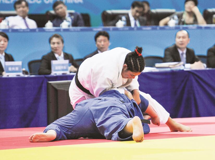 英国代表团在柔道比赛中获得佳绩，表现出色