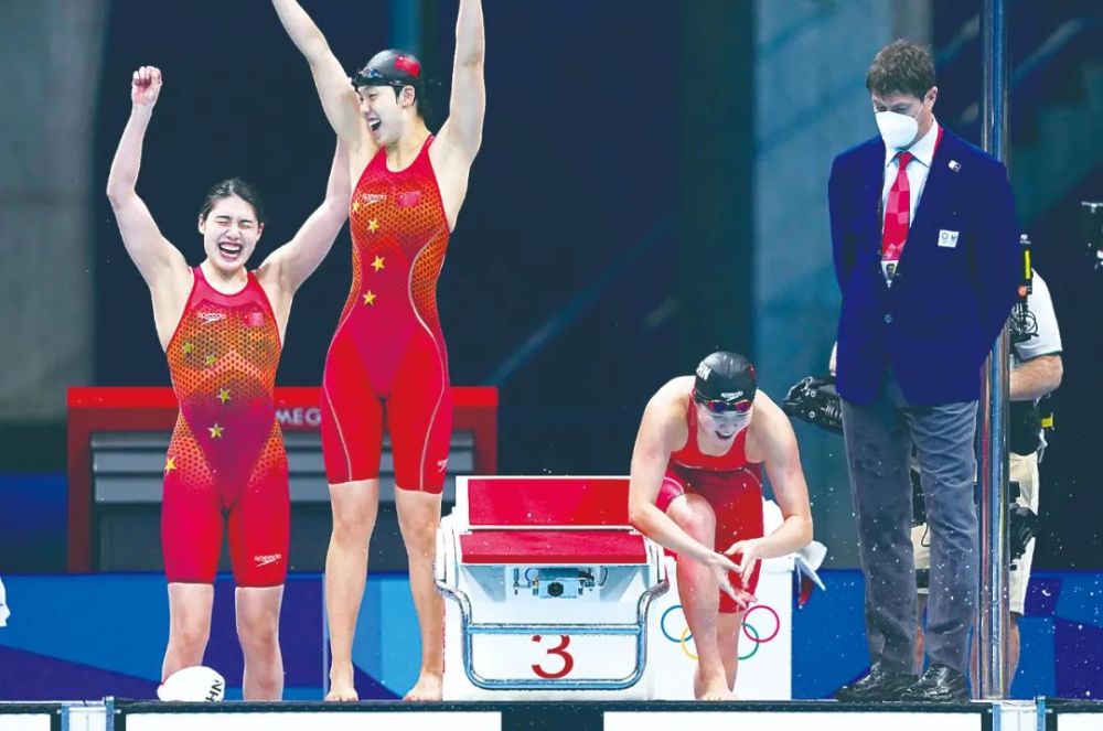 美国游泳女将连夺两金,出色发挥 美国游泳女将连夺两金,出色发挥