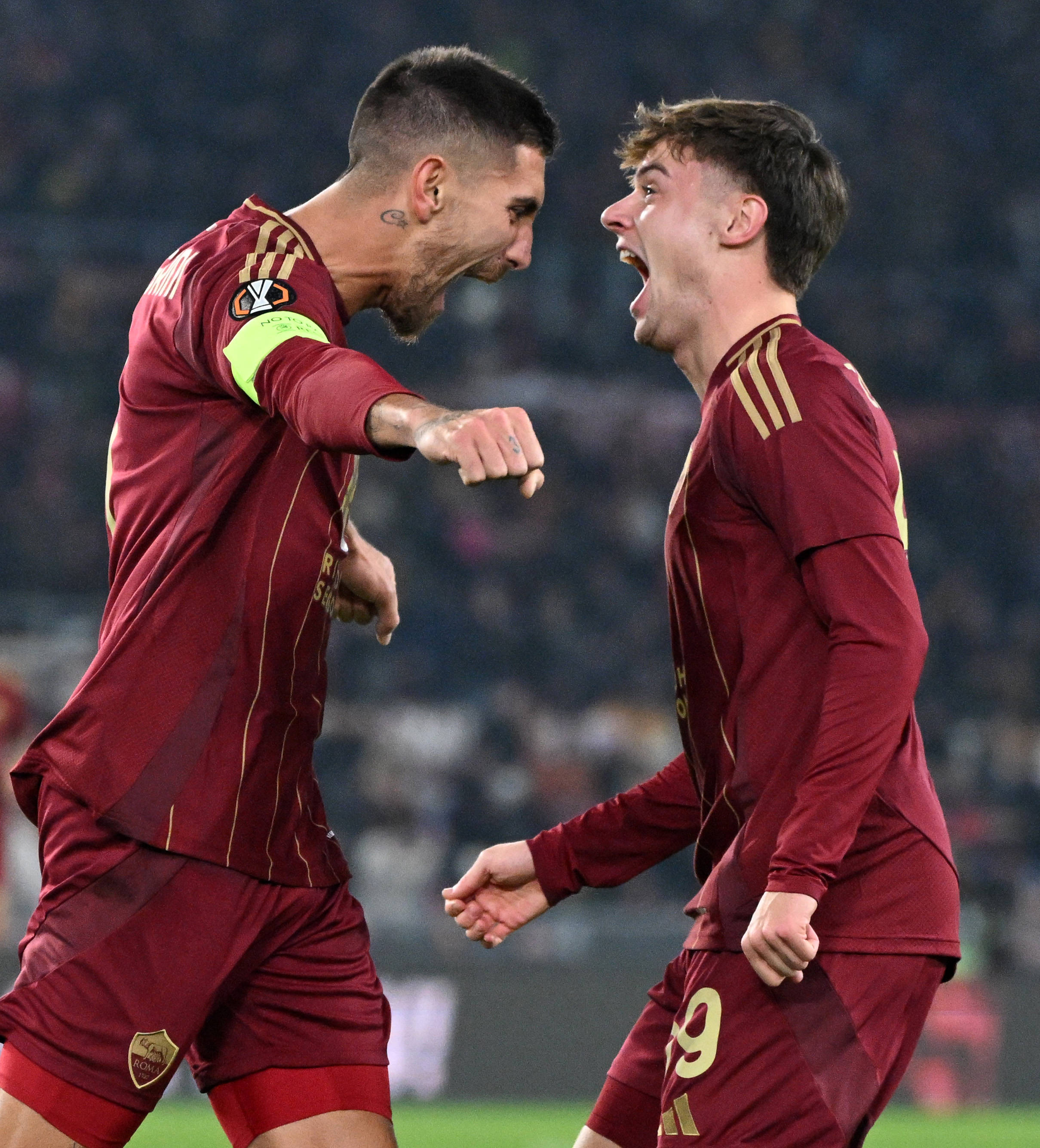 开云体育平台APP-欧洲足球赛事热度不减，球迷狂热支持的简单介绍