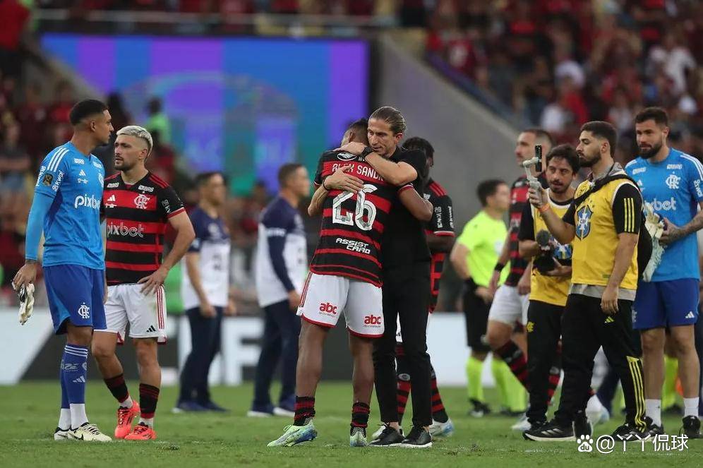 开云体育-包含拜仁慕尼黑客场轻松取胜，保持领跑位置的词条