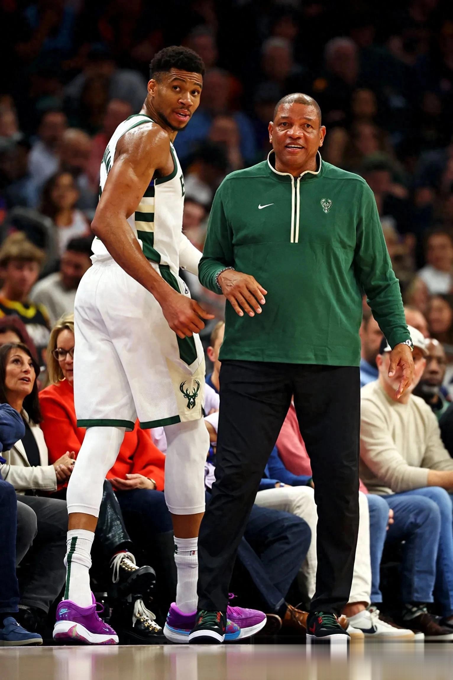 雄鹿击败魔术，全队表现出色赢得胜利的简单介绍