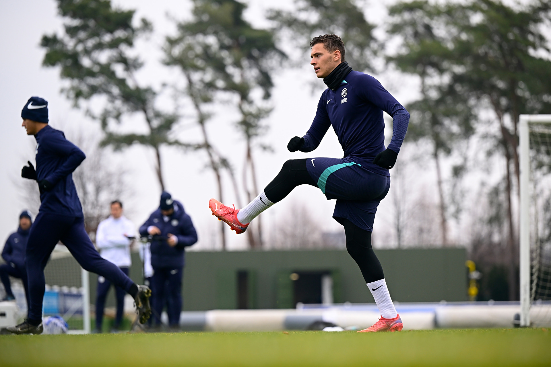 关于萨索洛主场击败对手，豪取三分的信息