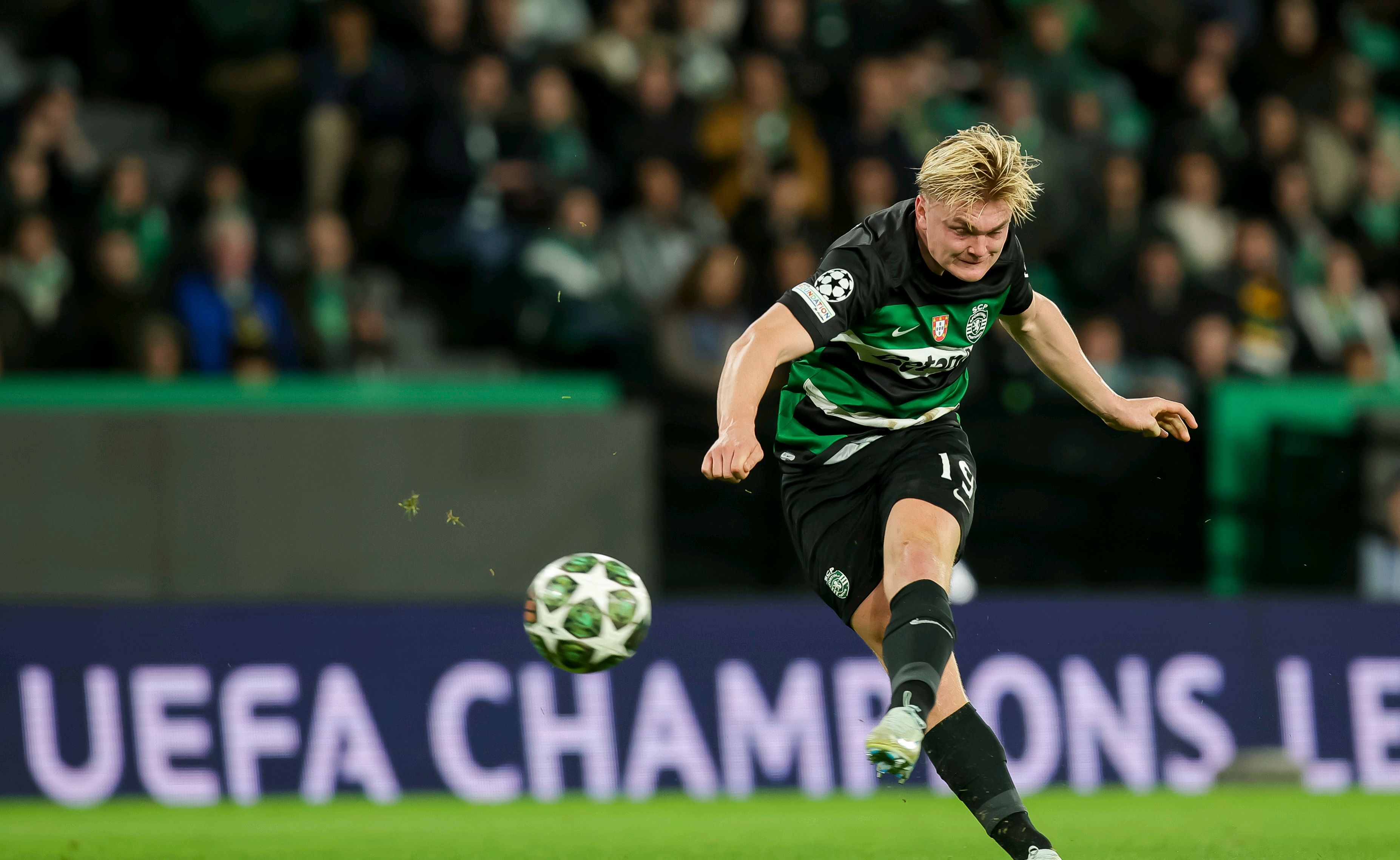 -关于欧预赛：荷兰小将突破射门技术获赞的信息