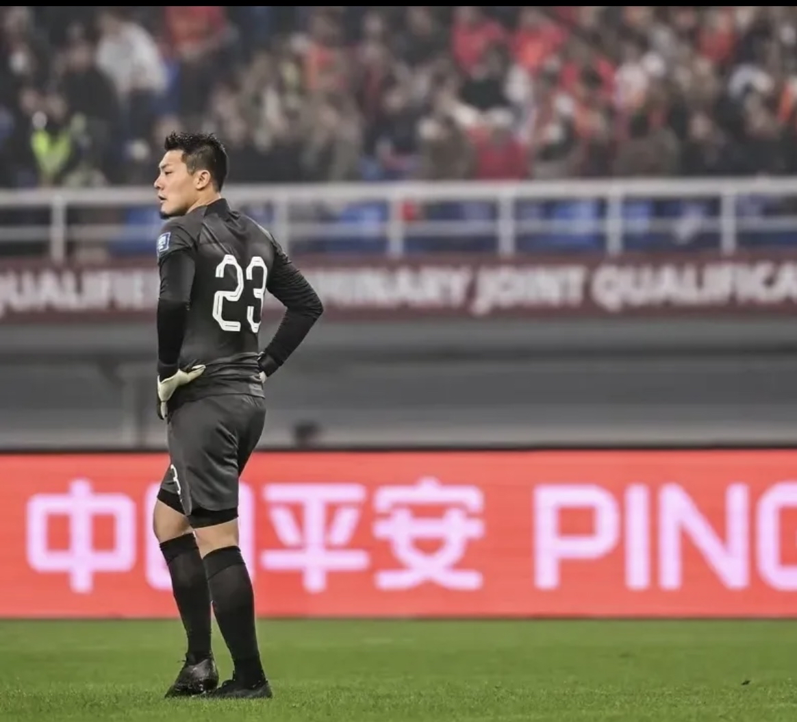 马赛门将发挥神勇守住球门