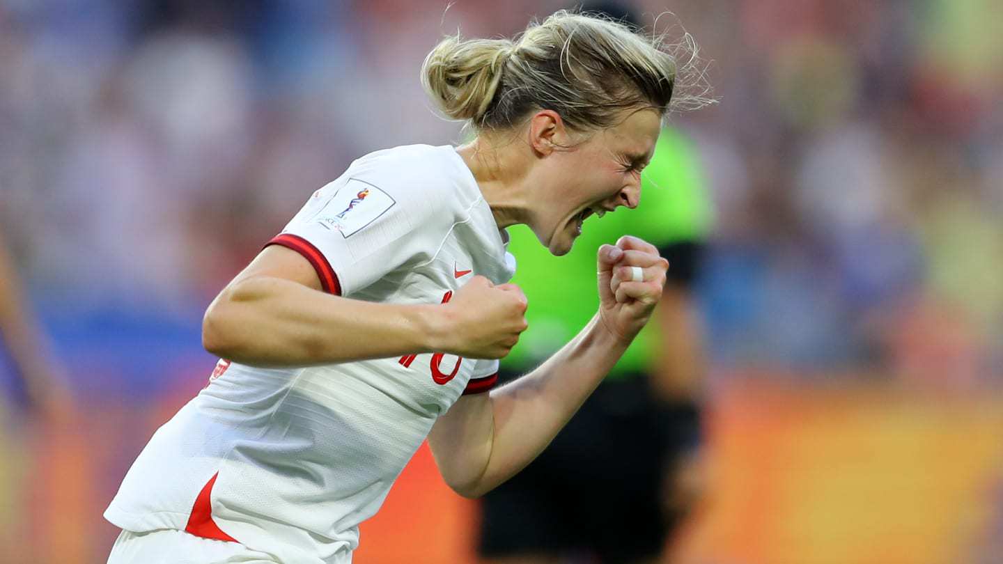 包含意大利女足队为下一场比赛进行冷静分析的词条