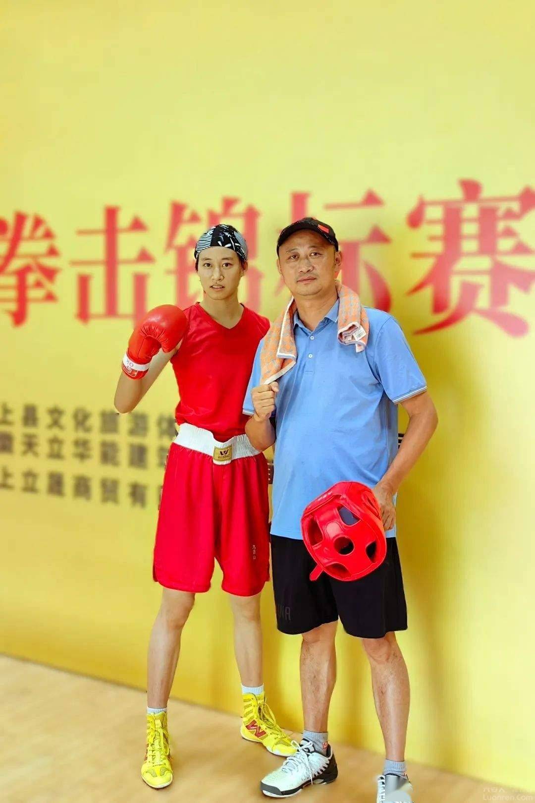 包含拳击冠军赛打响,选手拼死一搏的词条 包含拳击冠军赛打响,选手拼死一搏的词条