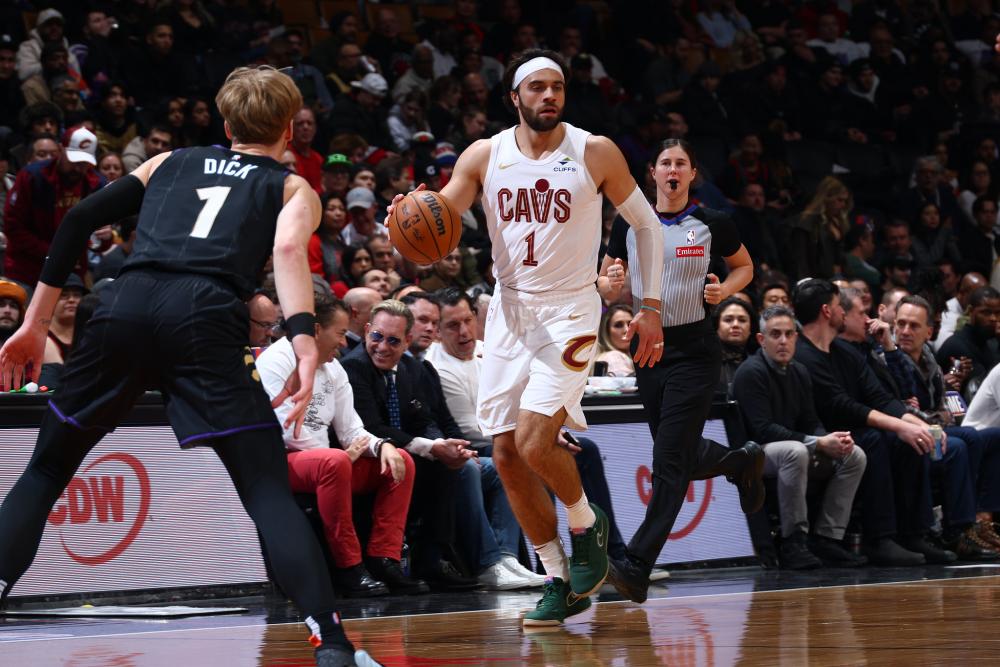 猛龙不敌爵士,米切尔全场狂砍37分 猛龙不敌爵士,米切尔全场狂砍37分