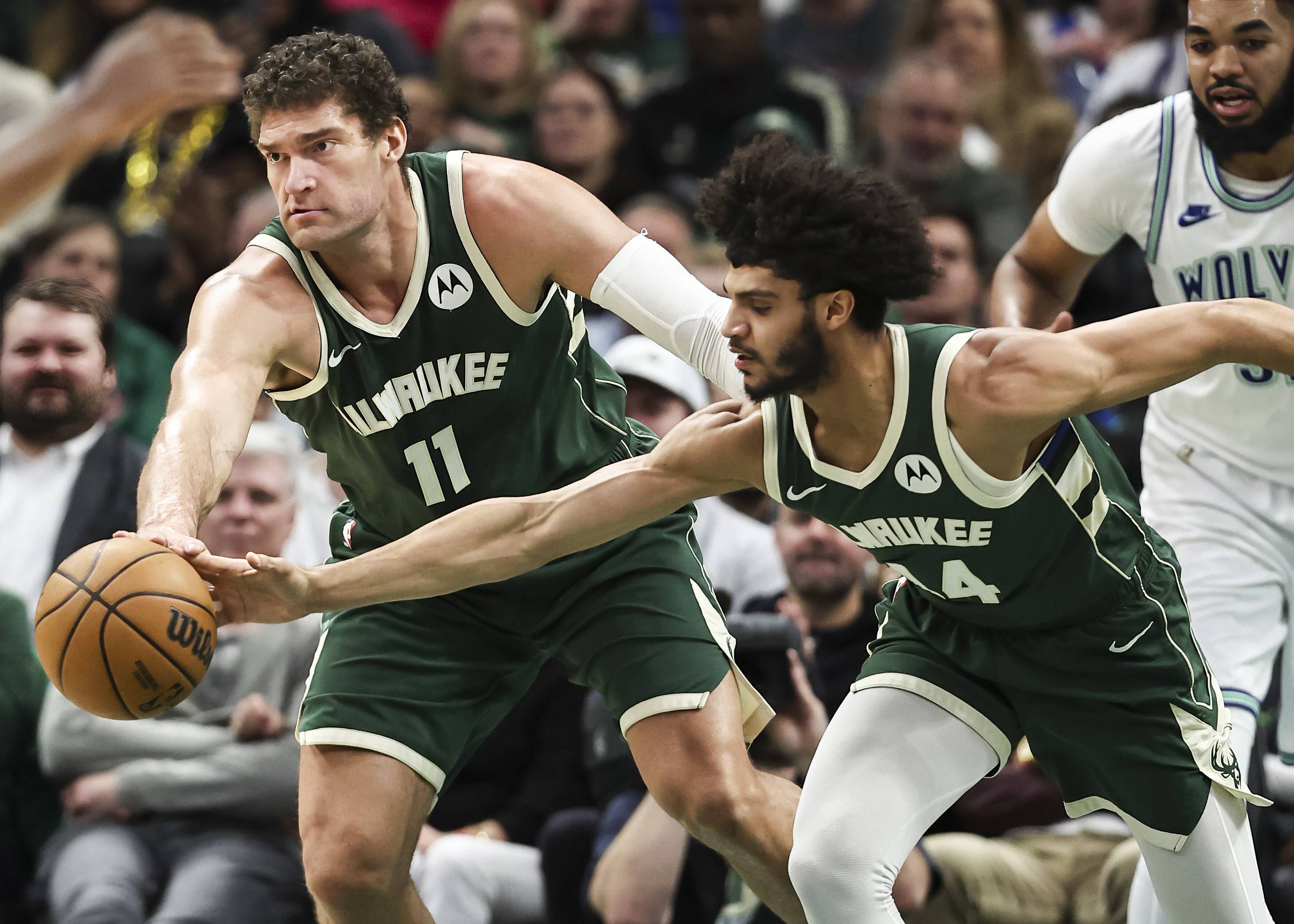 灰熊险胜雄鹿,取得连胜的简单介绍 灰熊险胜雄鹿,取得连胜的简单介绍