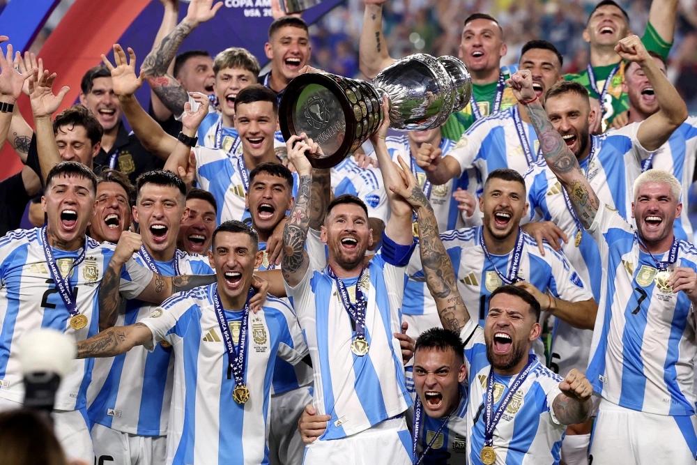 开云平台-关于阿根廷完胜曼城，本泽马制霸全场的信息