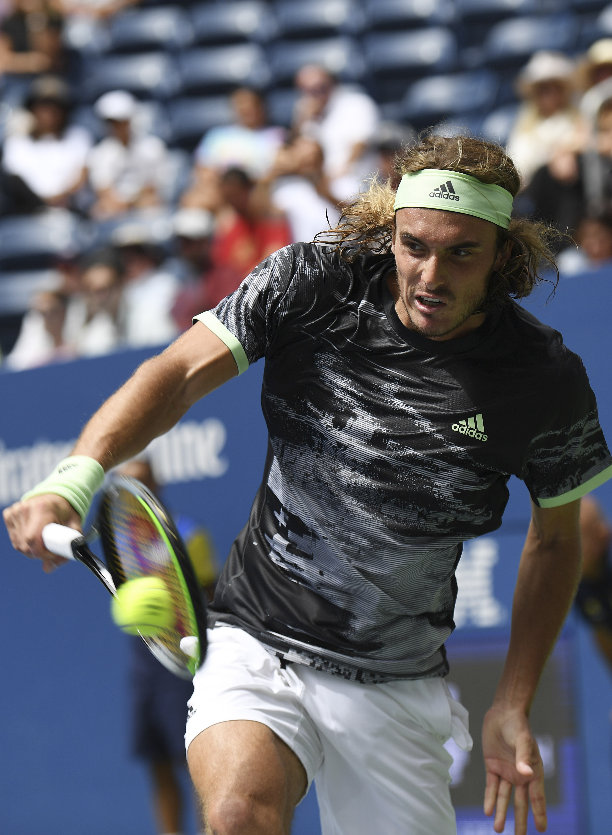 开云体育官方网站-法国网球队逆转美国网球队，西西帕斯惊艳世界