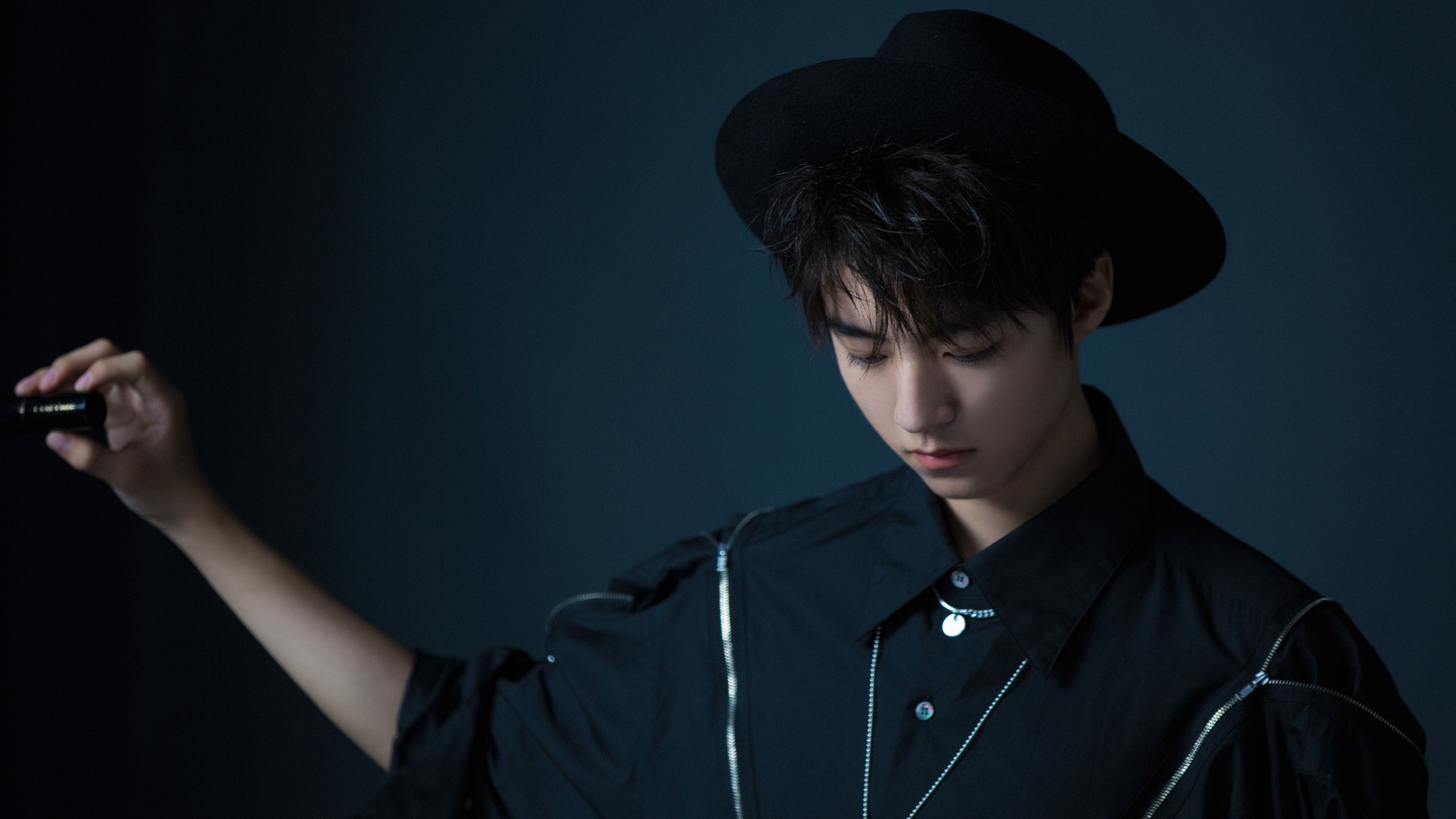 开云体育中国-姆巴佩的华彩与卡塔尔的刀锋，足球世界的天平为何颤抖？